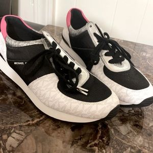 Michael Kors leather woman shoes sneakers logo size 11 worn once excellent